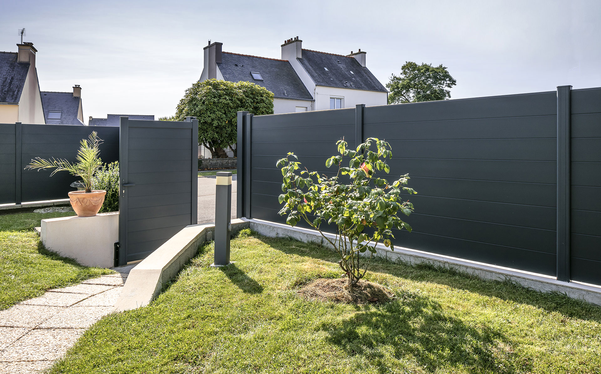 Clôture aluminium moderne et design LENOS